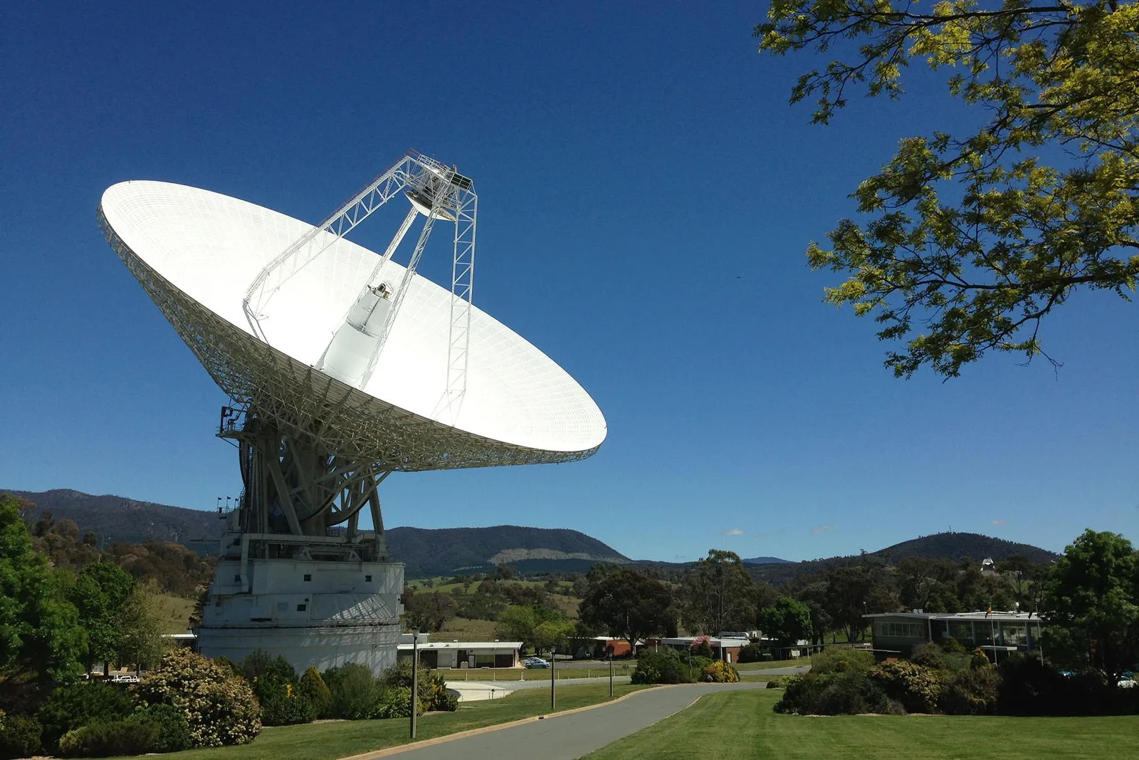 The 70-metre DSS-43 antenna at the Canberra Deep Space Communication Complex.